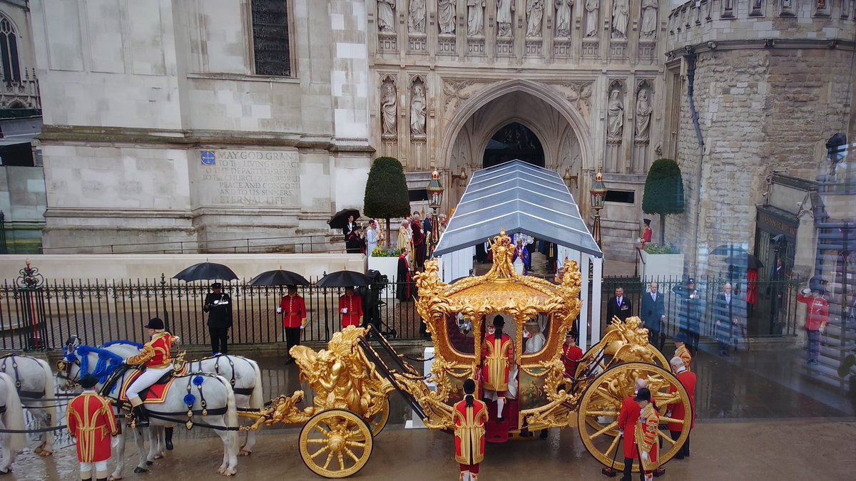 Talk_Insta's tweet photo. PIMP My Ride ... Eat your Heart out! 

#RoyalFamily #QueenCharlotte #KingCharlesIII https://t.co/ASWKvzPGEv