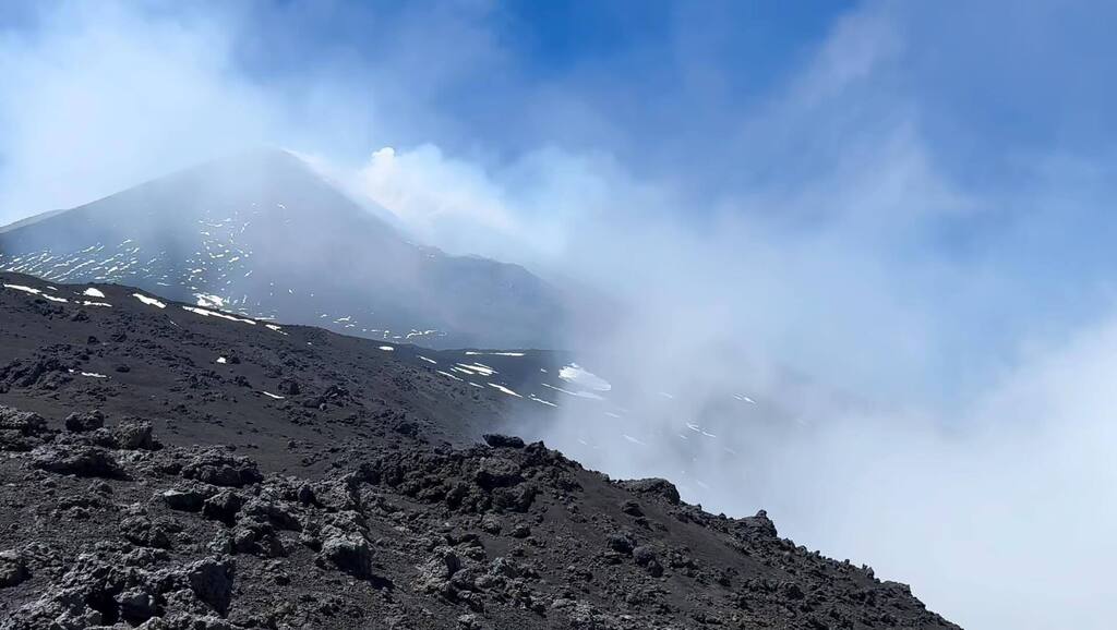 d_photodesigner's tweet photo. 40 seconds pure nature #etna #mountetna #volcano #kenschluchtmann https://t.co/jVhT9K7qpz https://t.co/Y7MmT9CjVM