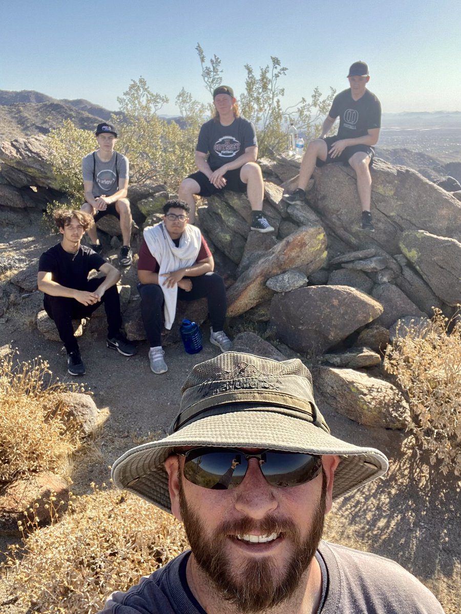 OIfootballbc's tweet photo. Made it to the top of the turnbuckle trail at Skyline 😄🏈
#earlymorninghike #footballfamily #ateamthathikestogetherwinstogether #gominotaurs @GOMINOTAURS https://t.co/bqw4IFKZbM
