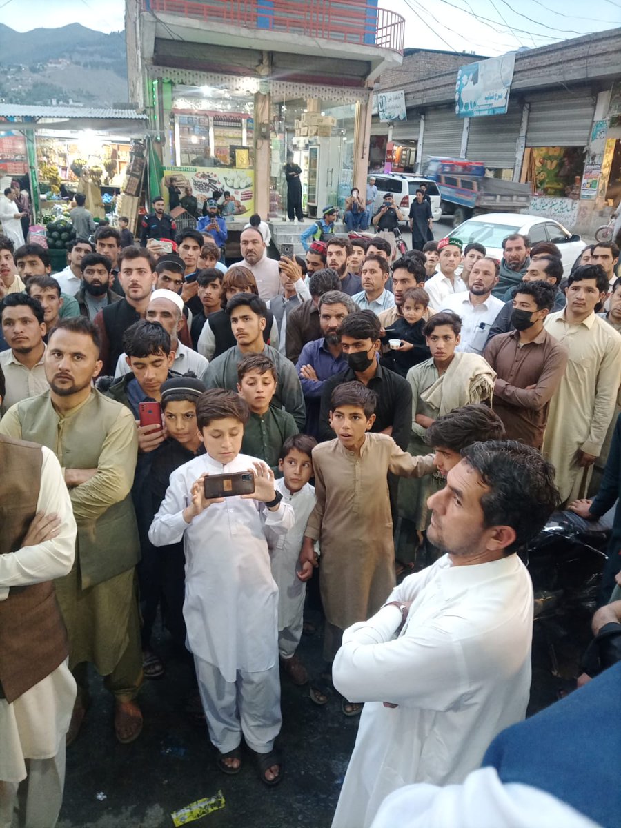 AMuneerPTI's tweet photo. کس کس کی خدایی کا شکایت کرے یارب
ہر موڑ پہ کچھ لوگ خدا بن کے کڑے ہے

ایین، قانون کی بالادستی کیلے آج امام انقلاب چیرمین پاکستان تحریک انصاف عمران خان صاحب کے حکم پر تحریک انصاف تحصیل خال دیر لوئر کے غیور ورکرز لبیک کہتے ہوئے جمع✌️
#istandwithconstitution
#I_StandWithSupremeCourt https://t.co/mlccuAeMf4
