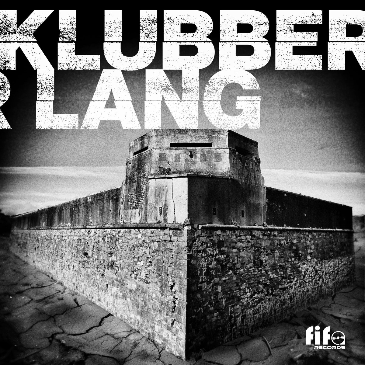 KlubberM's tweet photo. 💥💥💥NEW SINGLE💥💥💥
Our new single ‘Warhound’ will be released on @Bandcamp &amp; @minm_music on Friday 19th May with full release on Fri 26th May with @CorkFifa . Going out to radio land soon. @FIFARecordsPR  @judith_fisher 
Cover design by Danny Butcher. Photo by @colmtalbot 🤘 https://t.co/BnOZKIH1Th