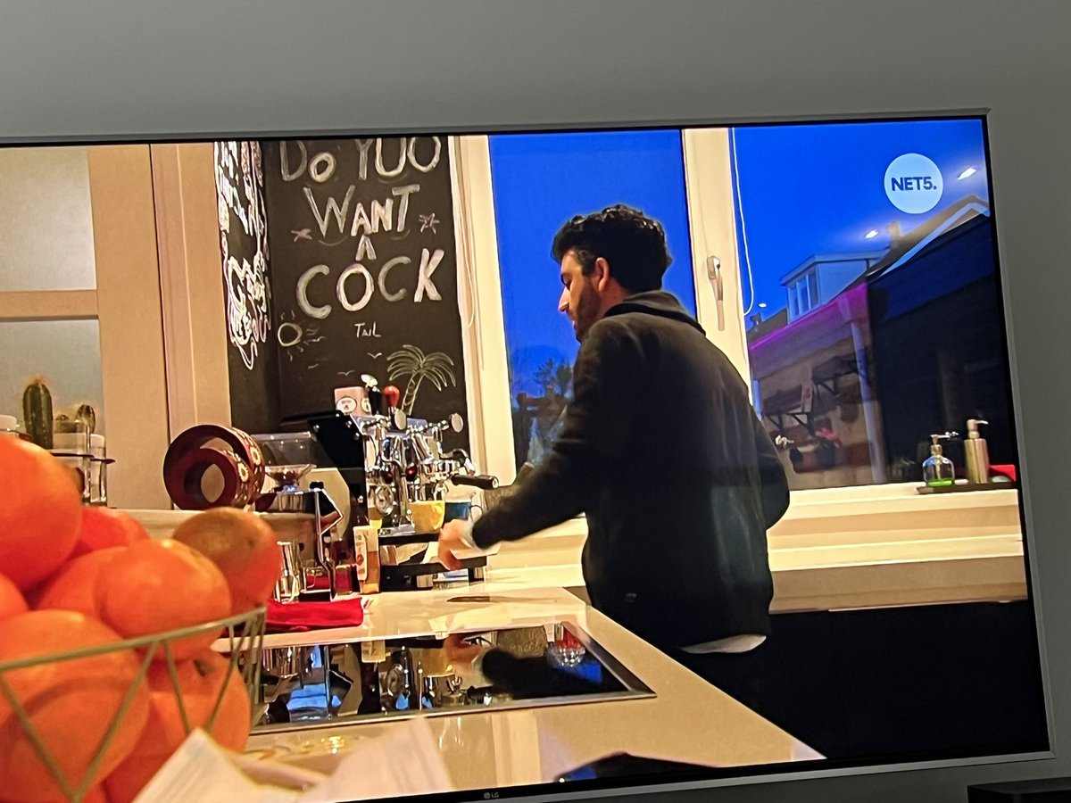 Heimerik's tweet image. Leuk zo&apos;n levensgrote woordgrap in je keuken 🍆

#net5 #vtwonen