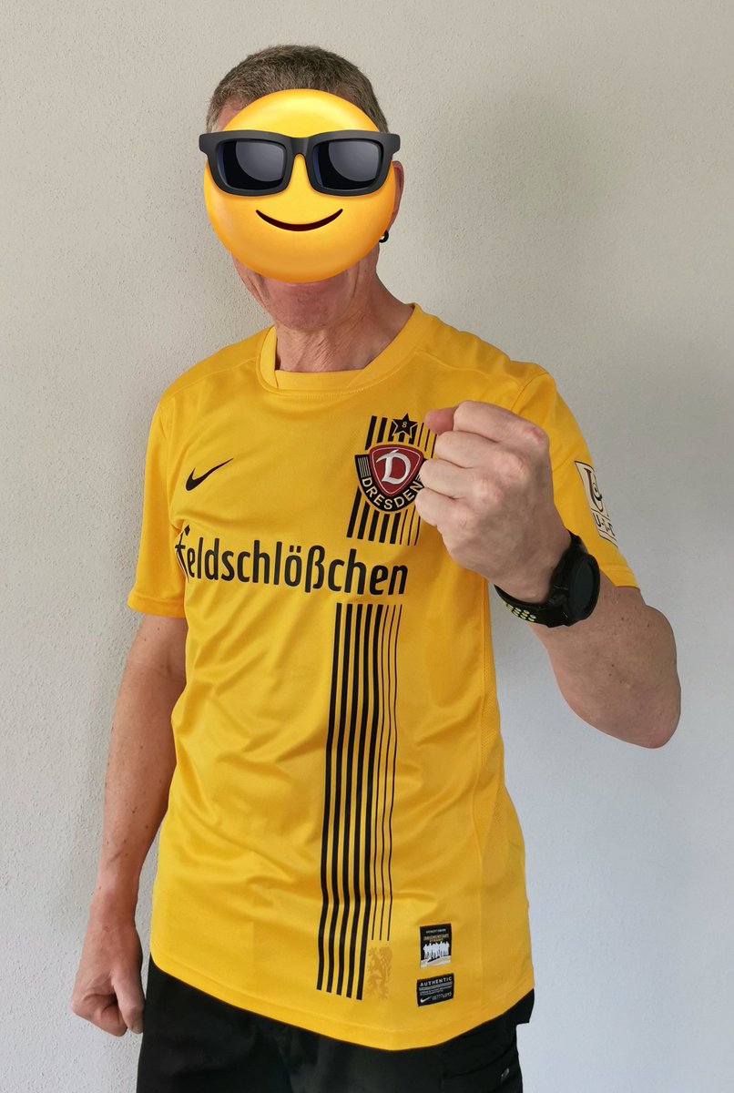 halsbruecke's tweet photo. mit dem richtigen #dynamo shirt aus #3liga hat es heute geklappt 💪🏻
#sgd1953 🖤 💛
@sgdynamodresden
@FanprojektDD
#tablett1953 #ldhr #kblock #dynamoland #ultrasdynamo #feldi #feldistattbrause https://t.co/YbzINki5l1