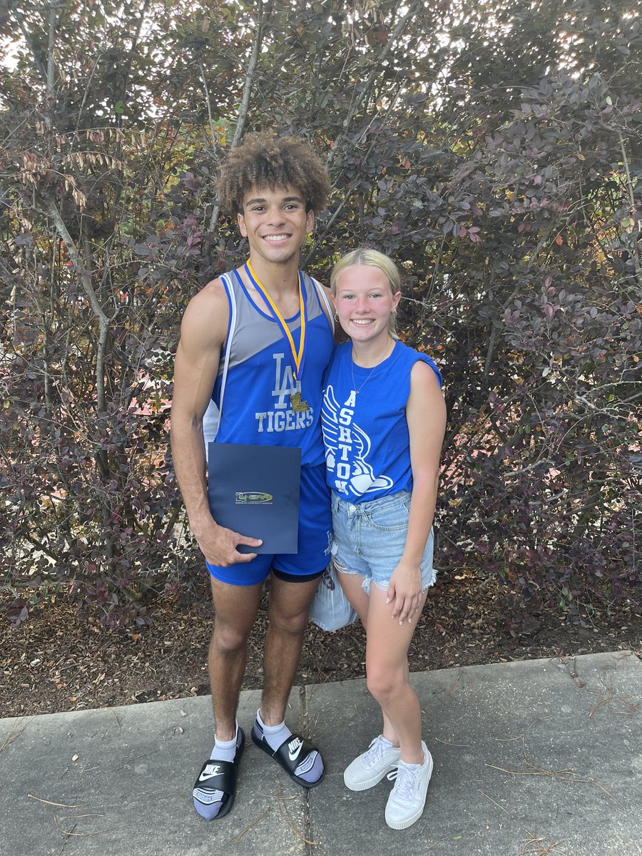 brookly11592567's tweet photo. state 2A champion ❤️🥇 https://t.co/7FTonTnjJm