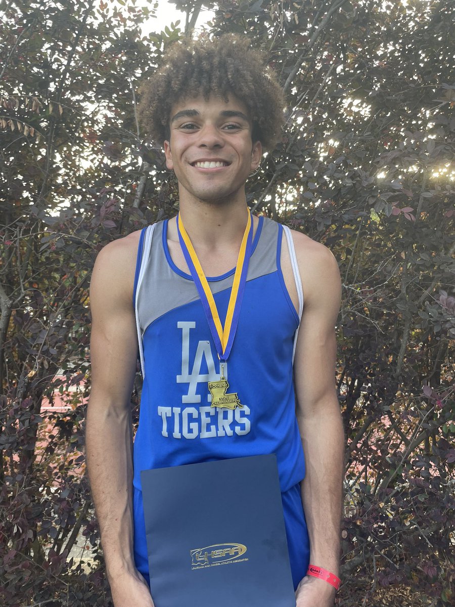brookly11592567's tweet photo. state 2A champion ❤️🥇 https://t.co/7FTonTnjJm