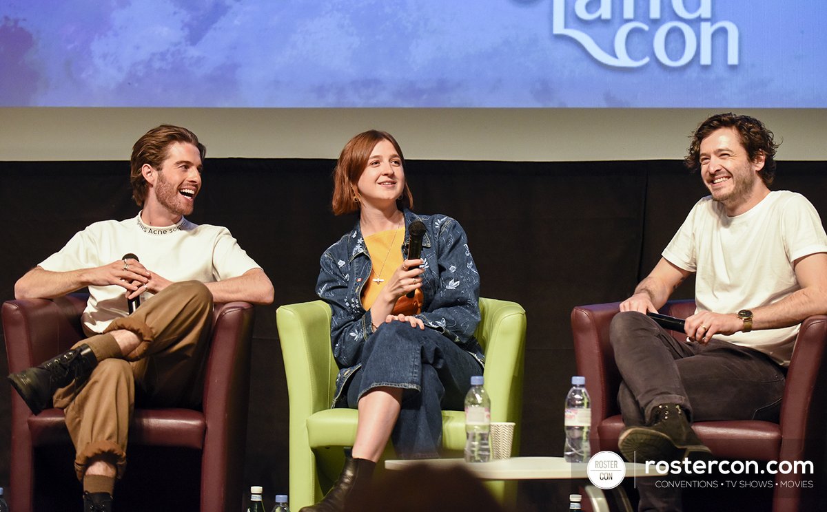 RosterCon's tweet photo. #TheLandCon5 - Les photos du panel avec Joey Phillips, Caitlin O'Ryan & Alexander Vlahos sont à retrouver sur notre site / Photos of the panel with Joey, Caitlin and Alexander can be found on our website. #Outlander #TLC5 #TheLandCon
📷 https://t.co/SHFT9Nncvh https://t.co/jHzUItJ2Sl