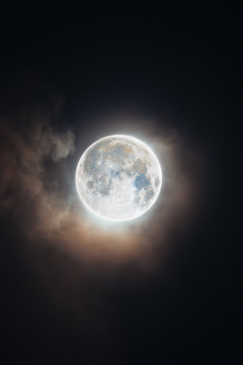 astronycc's tweet photo. Last night’s full Flower Moon 🌕

#space #fullmoon #cosmos #FlowerMoon https://t.co/4NFe1IalWy