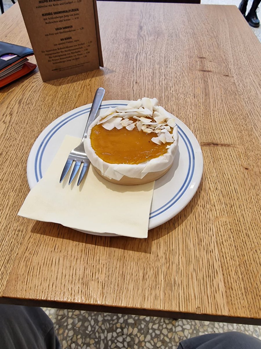 Lisa Rourke tweet media