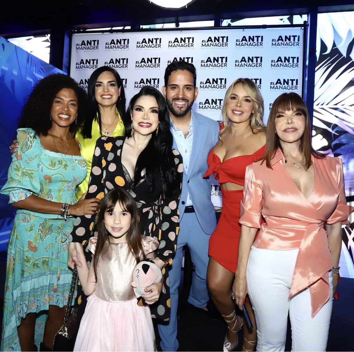 revistaronda's tweet photo. ¡Confirmado!
El productor🎥 #Danielferrer,
anunció desde su cuenta de Instagram que empezó la preproducción de la nueva
teleserie entre el canal de La Colina e #hispanomedio.
Regresan los dramáticos a #Venezuela
👏🏻👏🏻 https://t.co/4gRY2s8kG4
