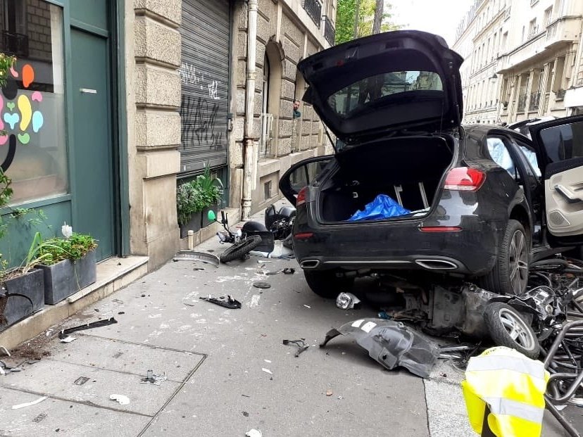 Brevesdepresse's tweet image. ⚡🇫🇷INFO - Hugo #Zemmour, le fils aîné d’Éric Zemmour, a été interpellé et placé en GAV. Il est soupçonné d’avoir provoqué un accident en état d’ivresse au volant de sa voiture en refusant la priorité à un scooter.  Bilan : 2 blessés graves. (Le Parisien)
leparisien.fr/amp/faits-dive…