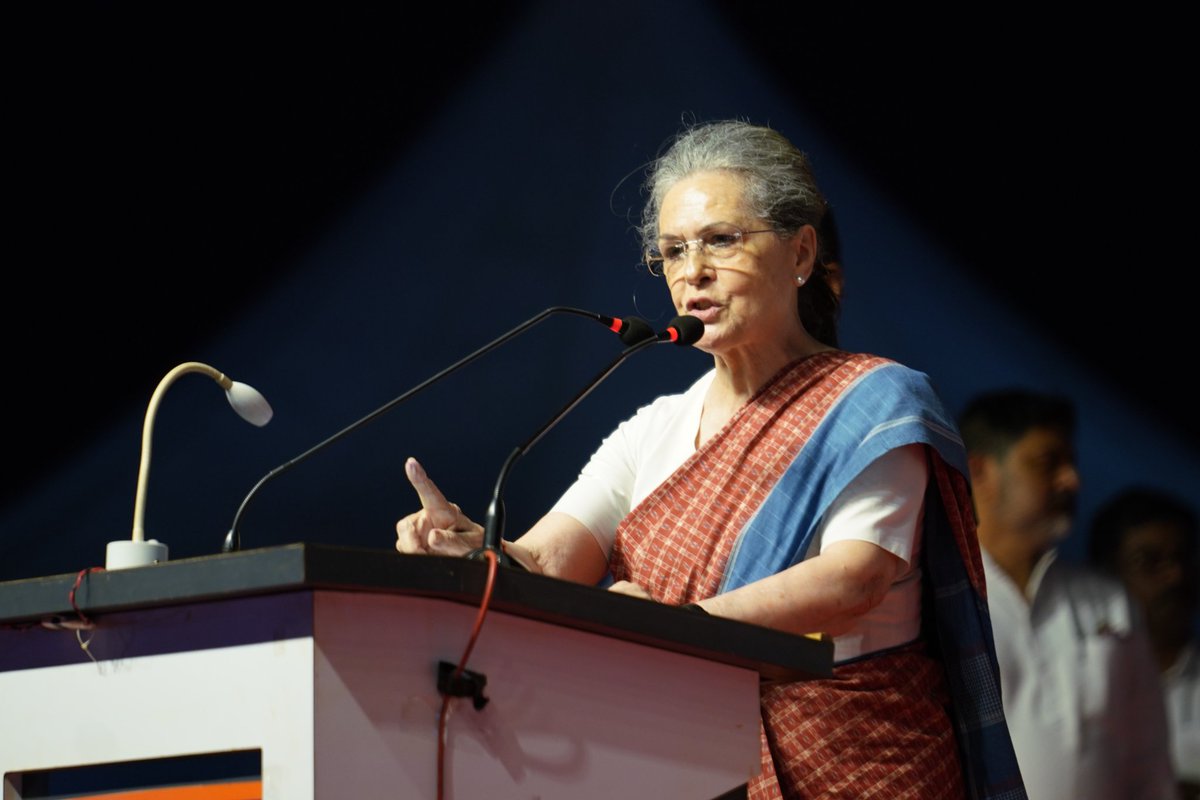 CPP Chairperson Smt. Sonia Gandhi ji sends a strong message to 6.5 crore Kannadigas: 'The Congress will not allow anyone to pose a threat to Karnataka's reputation, sovereignty or integrity.'