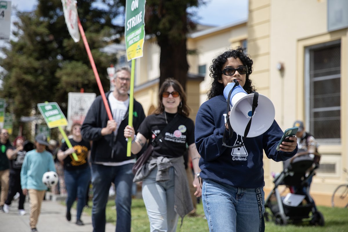 OaklandEA's tweet photo. One Day Longer, One Day Stronger: Educators and community fill picket lines on Day Two of Oakland strike. We're fighting for better working conditions &amp; improved learning environments for our students.
#Unite4OaklandStudents 
🧵(1/8) https://t.co/3mKh8RaRAN