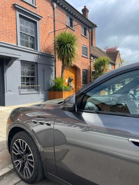 We took our Maserati Grecale out on the road again. Who can identify from the picture below the iconic restaurant we visited?

#Maserati #Grecale