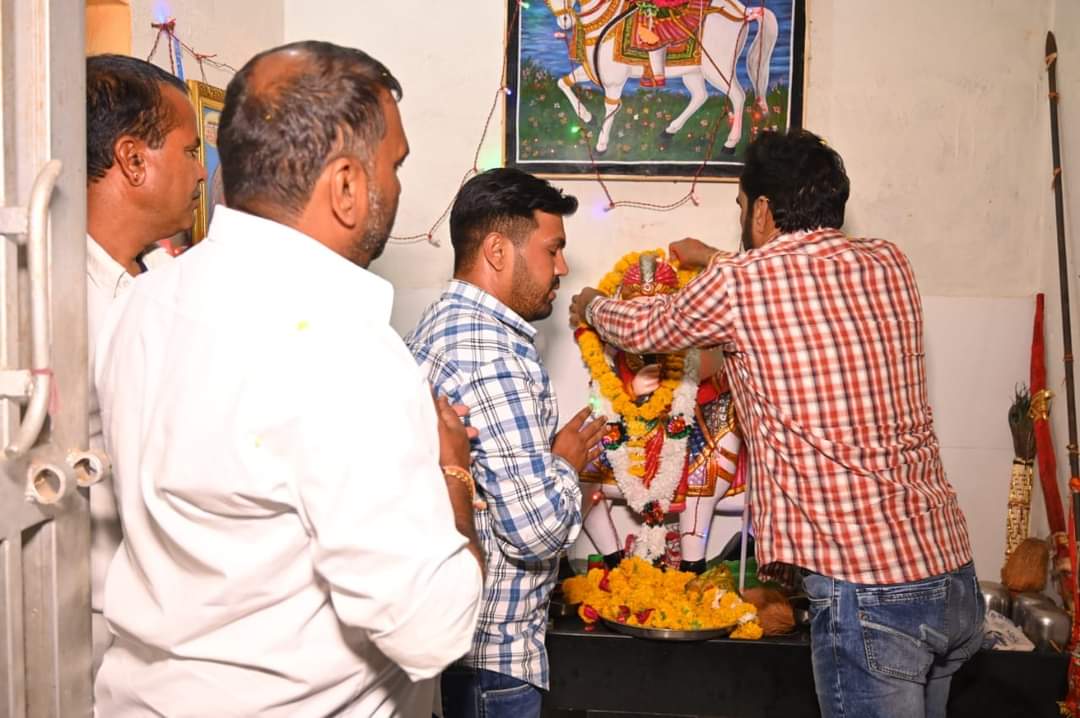 hanumanbeniwal's tweet photo. आज प्रतापगढ़ जिलें के ग्राम जमलावदा मे मंदिर दर्शन !
#RLPInMewar https://t.co/5f0W9IObWS