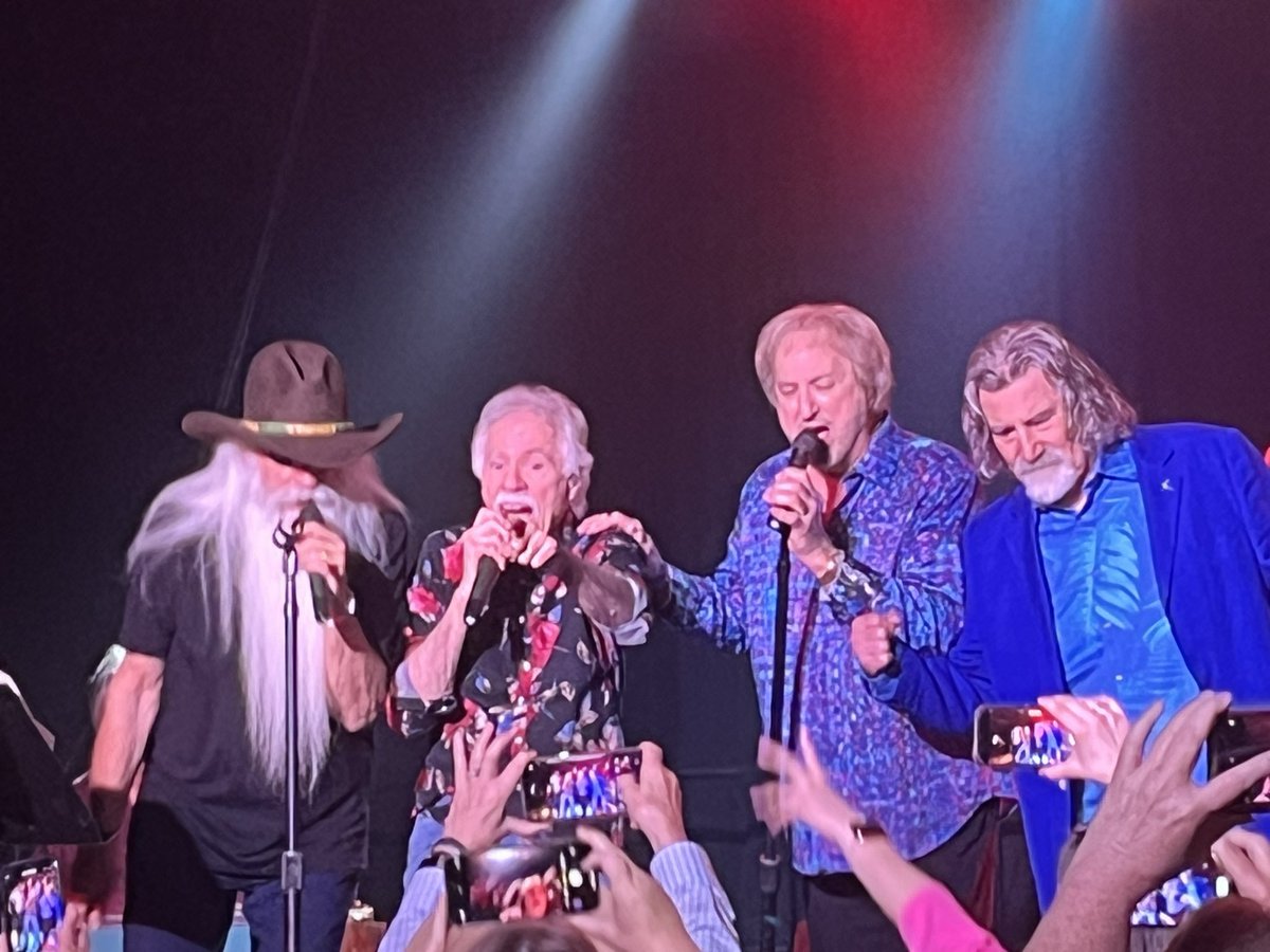 DrKayMc's tweet photo. The Mighty Oaks in Bay St Louis on Cinco De Mayo! Can’t wait til next time! @oakridgeboys @DUANEALLEN @wlgolden @RASterban @joebonsall https://t.co/U1viTNFPtt