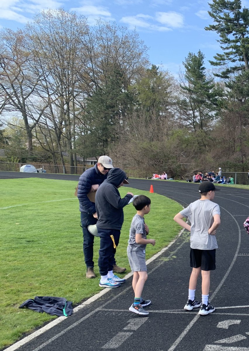 MapleGrove_PS's tweet image. Maple Grove’s track and field day was a huge success yesterday. We saw so many talented athletes. Thank you Mr.Burlington and all our staff who made the day possible.