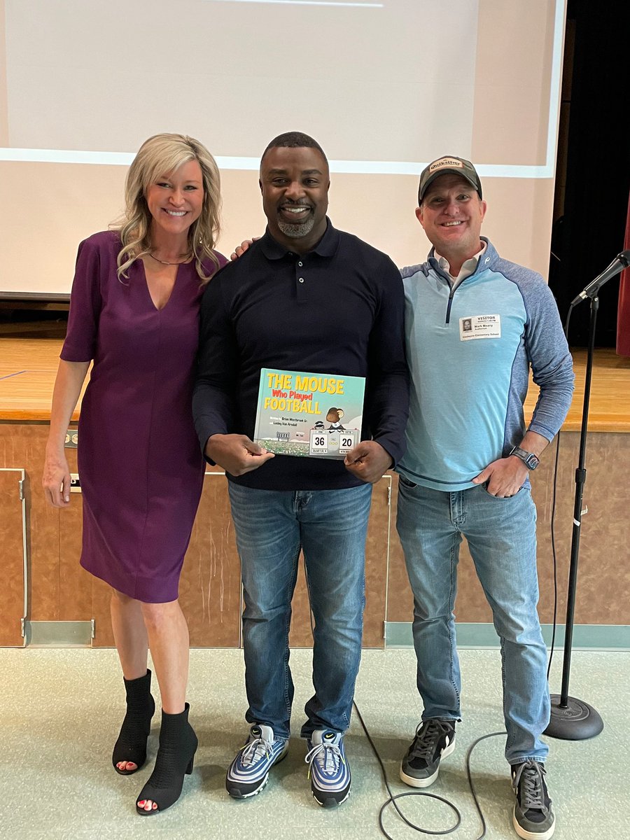 LVAmedia's tweet photo. Special day with special people! HUGE thanks to the amazing teachers, staff and especially the kids at #GladwyneElementary and @LowerMerionSD that invited @36westbrook and I to read our book The Mouse Who Played Football this week! We had such a blast! https://t.co/IUcvF1amga