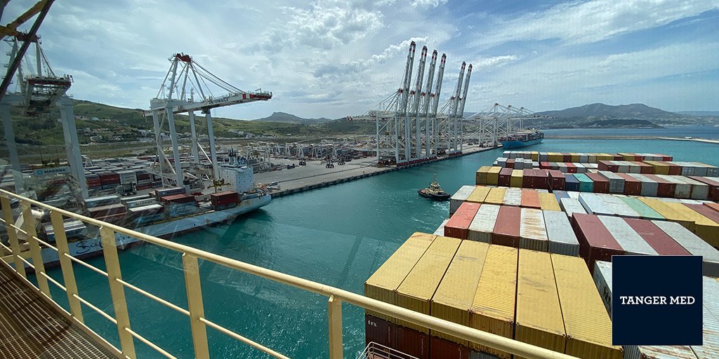 TM_Officiel's tweet photo. ELLY @Maersk calls at #TangerMed Port Complex, coming from Colombo - Sri Lanka and and heading to Port of Felixstowe - United Kingdom .This mega-ship has a length of 400m and a capacity of 18,000 Teus.

#LifeinTangerMed #Ports #Vessel #Megaships https://t.co/ktveBRRqUu