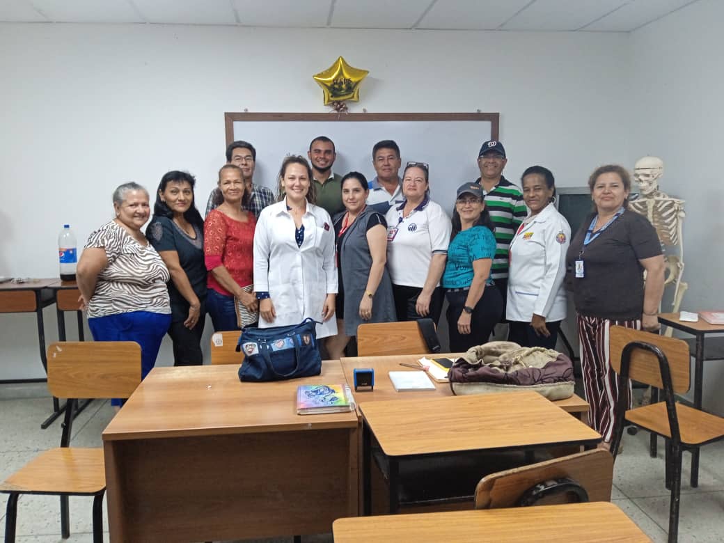 AMB_FRANCISCORL's tweet photo. Asamblea Comunitaria de Salud del Mes de Mayo. #Táchira #IVSS #JuntosPorCadaLatido @NicolasMaduro @Somosivss https://t.co/4Mp9drCWex