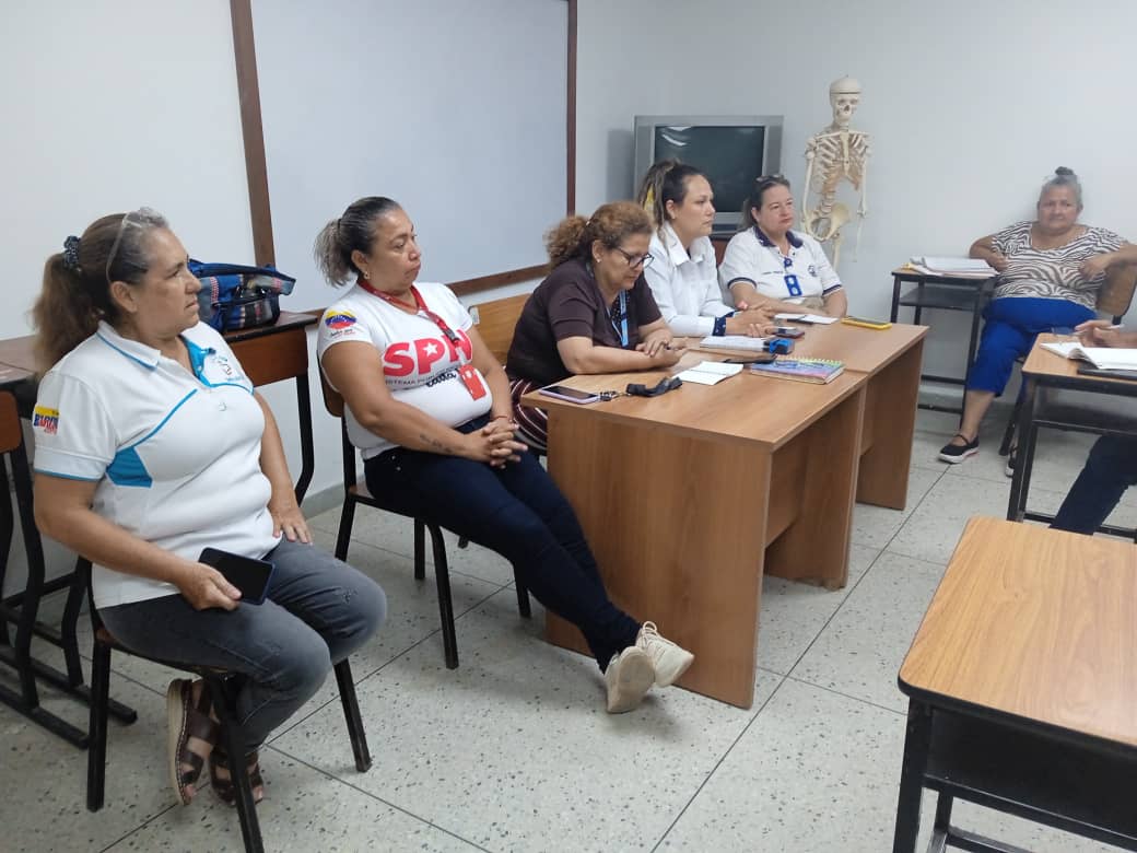 AMB_FRANCISCORL's tweet photo. Asamblea Comunitaria de Salud del Mes de Mayo. #Táchira #IVSS #JuntosPorCadaLatido @NicolasMaduro @Somosivss https://t.co/4Mp9drCWex