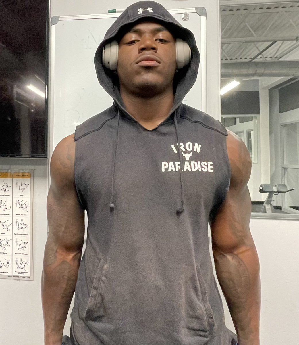 TravellWright_'s tweet photo. 225lbs TRUE FRESHMAN LINEBACKER  
(SPRING BALL FILM)🌪️ https://t.co/Y8rg5etCcf