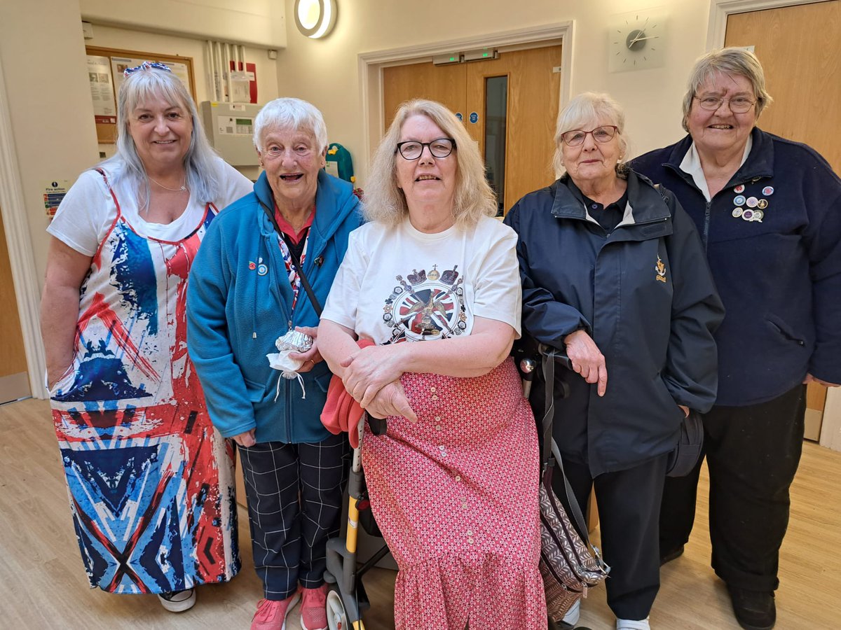 fiperry86's tweet photo. Wonderful to celebrate the #Coronation with some of our amazing veterans @SMLPoole @ArmedForcesCU @DioSalisbury https://t.co/WjCDzrW9kE