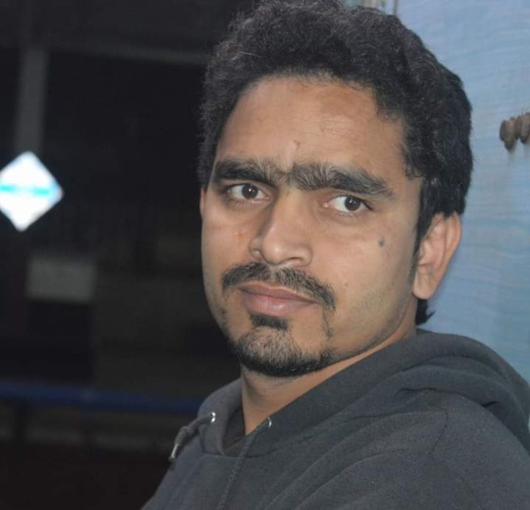 DilwarSiddiqui's tweet photo. AMU research research Scholar and Activist Najm Qamar Zaman  has been taken by the ATS team from Jarwal (Bahraich).

#AMU https://t.co/ZhexXkZSTs