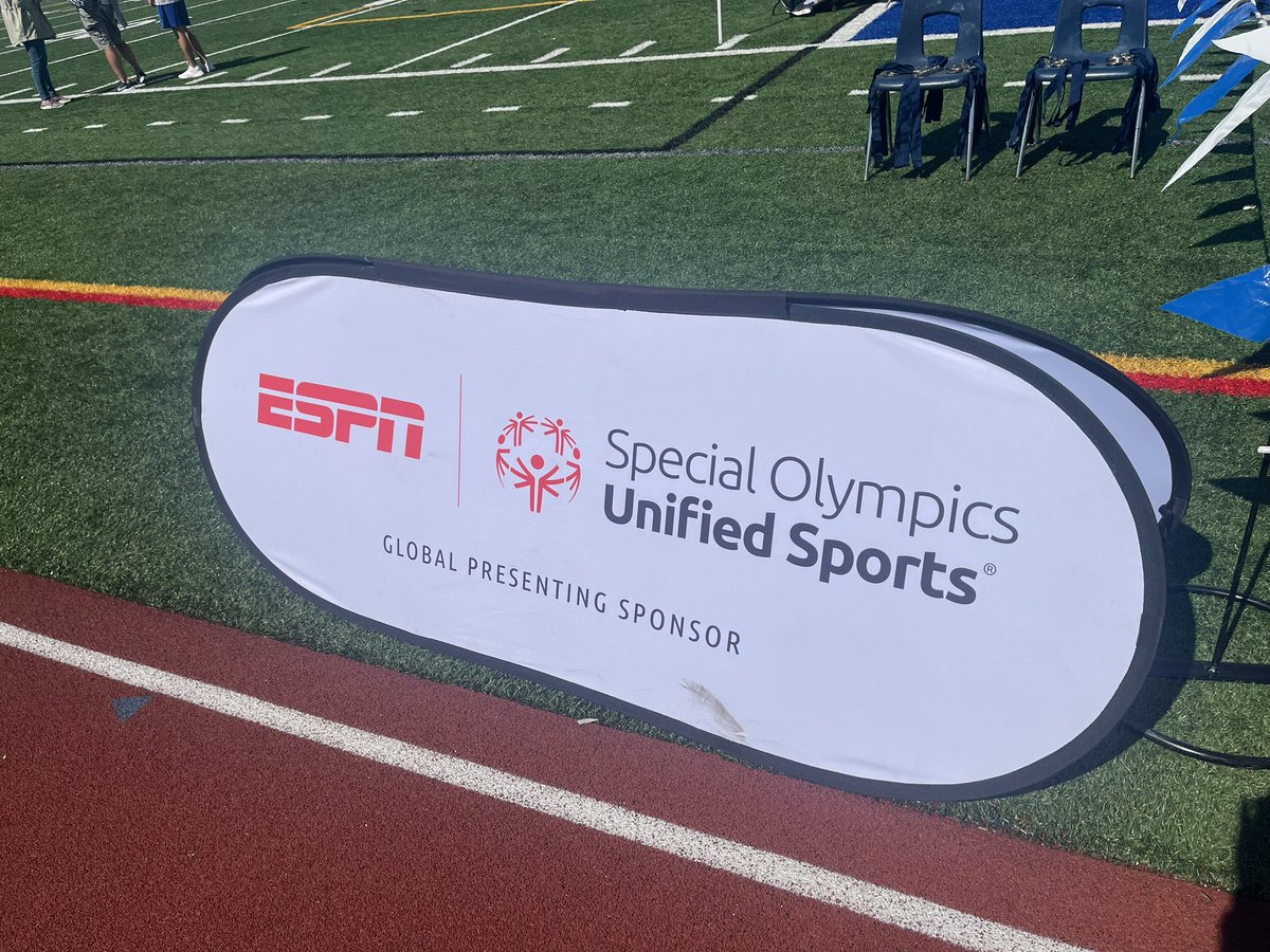 Happy Saturday Sweetwater! This morning at Eastlake High, Superintendent Aguirre, and Michelle Strum Gonzalez, Director of Special Education spectators to the Unified Sports Track &amp; Field events. Congratulations to all student participants! 💨🏆 #SUHSD