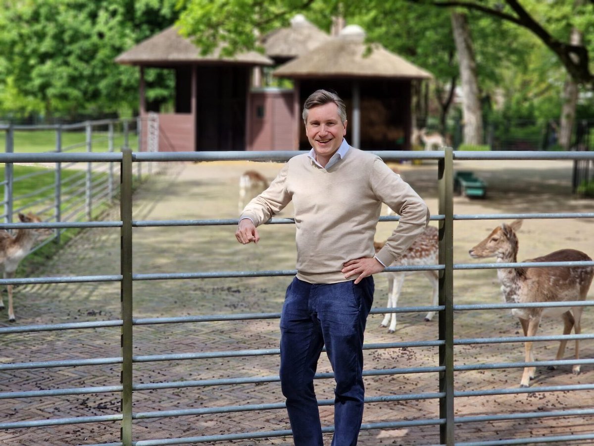 Dordtse VVD wil dat gemeente al het mogelijke gaat doen om de herten te behouden in Park Merwestein 🦌🇦🇹

Onze Alexander Kuhlmann: “We hebben een prachtig hertenkamp waar al meer dan 170 jaar de dieren professioneel en liefdevol worden verzorgd. Dat moeten we behouden”