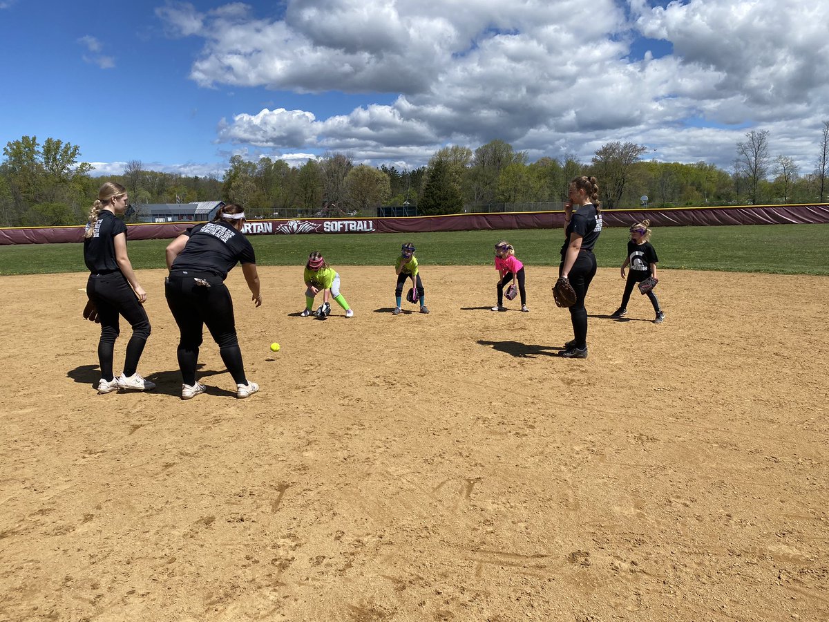 BHBLSOFTBALL_'s tweet photo. What a GREAT day to be a Spartan‼️ 🥎 First annual Spartan Softball Clinic was a hit! The little ones loved having the Varsity girls as their coaches for the day. Thanks to all who participated. 

@BHBLAthletics https://t.co/ukOi3Y361l