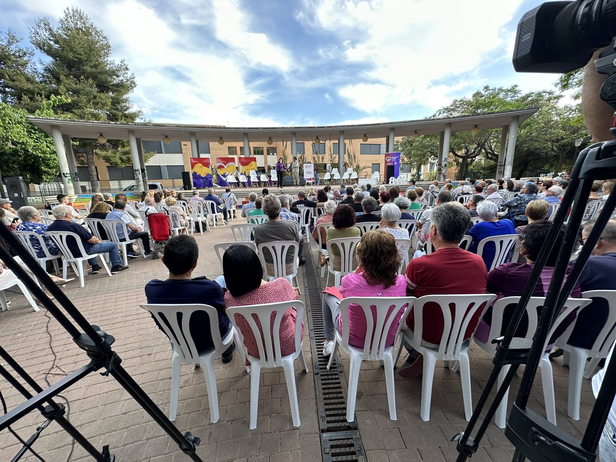 MarisaSaavedraM's tweet photo. Un plaer participar en la presentació de la candidatura de Esquerra Unida- Unides Podem #LaVall 💜❤️
Una confluència il.lusionant per transformar La Vall d’Uixó, posant la política al servei de la gent! Amb Marc Seguer, a l’alcaldia, endavant, que sí que es pot! ✊🏽
#28M https://t.co/5DNp3YOOET