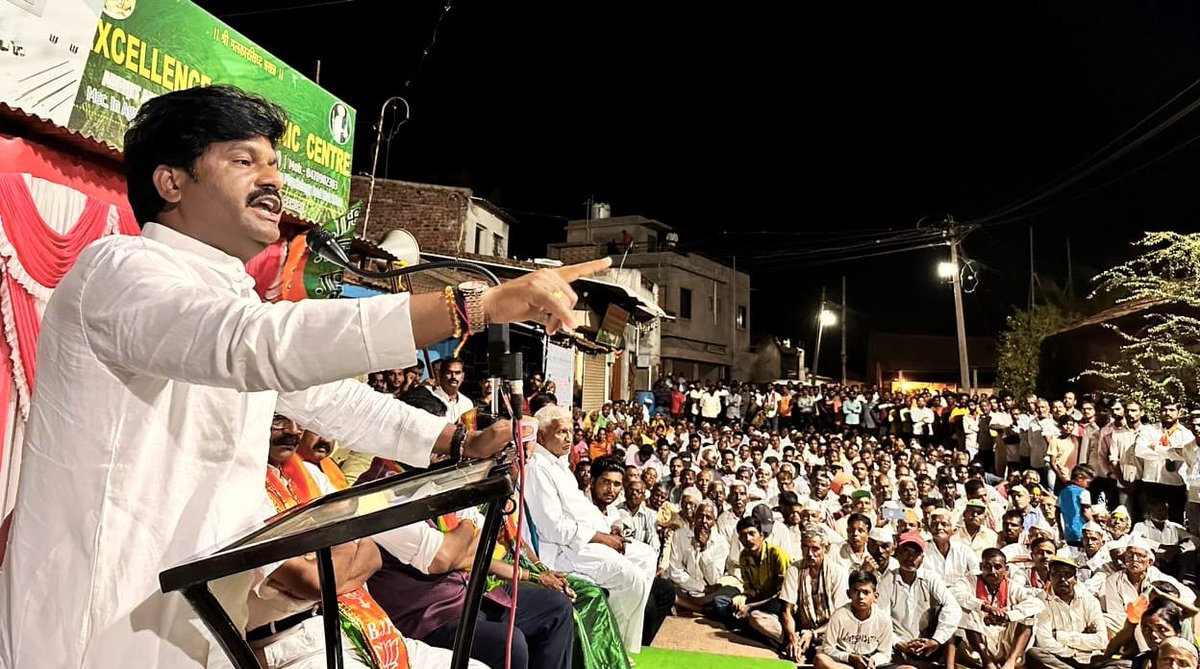 GopichandP_MLA's tweet image. श्रीकांत लोंढे तसेच सर्व मान्यवर, पदाधिकारी व मतदार बंधू-भगिनी उपस्थित होते.
@BJP4India @BJP4Karnataka
@ShashikalaJolle
#GopichandPadalkar
#Nipani #Karnataka
#KarnatakaAssemblyElection2023