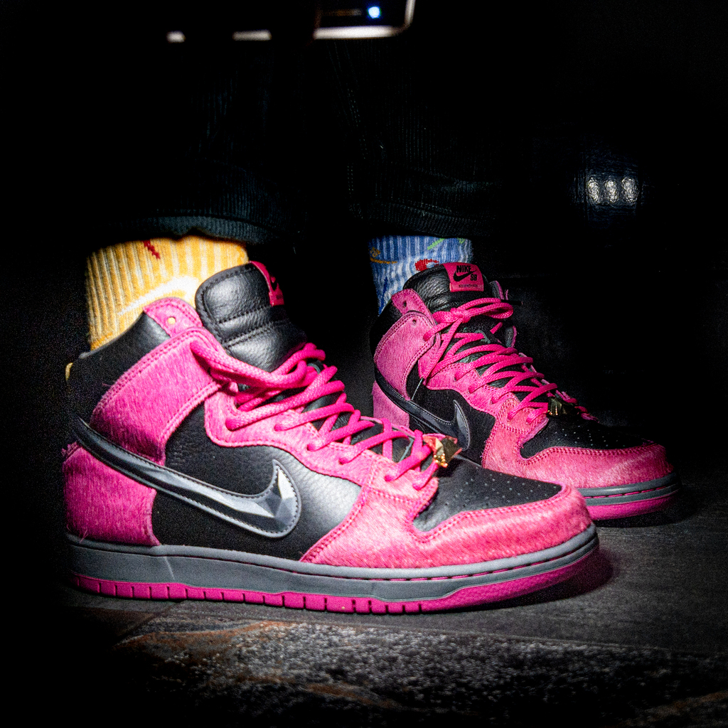 pintofstuff's tweet photo. Color is popping on the Nike SB Dunk High x RTJ ... yup active pink pony hair is a thing.

#nikesb #nikesbdunkhigh #runthejewels #sneakers https://t.co/nu23UakAKC https://t.co/J8NoqFc9wD