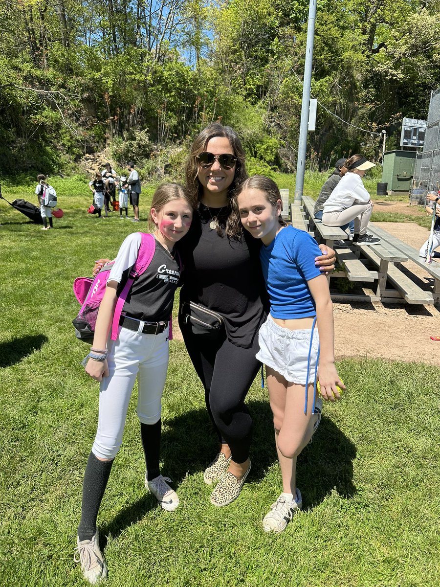 GreenwichAP22's tweet photo. A beautiful day to watch my beautiful former students play some softball!! #PlayBall @GPSDistrict @JCSPrincipal @JC_EagleAP https://t.co/bx0yjuf3PK
