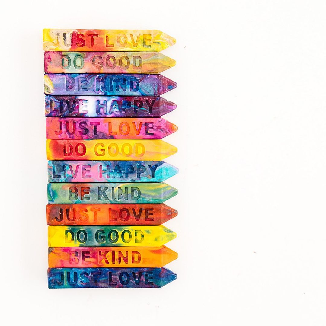 CrayonCollectio's tweet photo. Just some kind affirmations from @art2theextreme to lead you into the weekend ❤️🖍️ https://t.co/LNPIgyrEsm