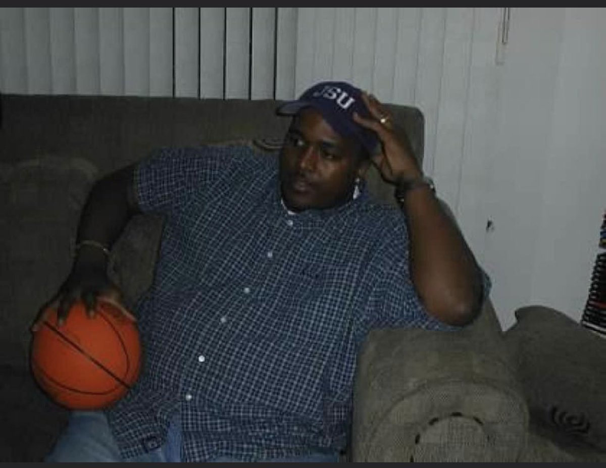 hoop22dreams's tweet image. Man do I miss your talks. I would love to know what you think about the way the game is played today. Your perspective on who’s the goat, but mainly I just miss you!!!
Happy Heavenly Birthday to the ORIGINAL HOOP DREAMER!!!