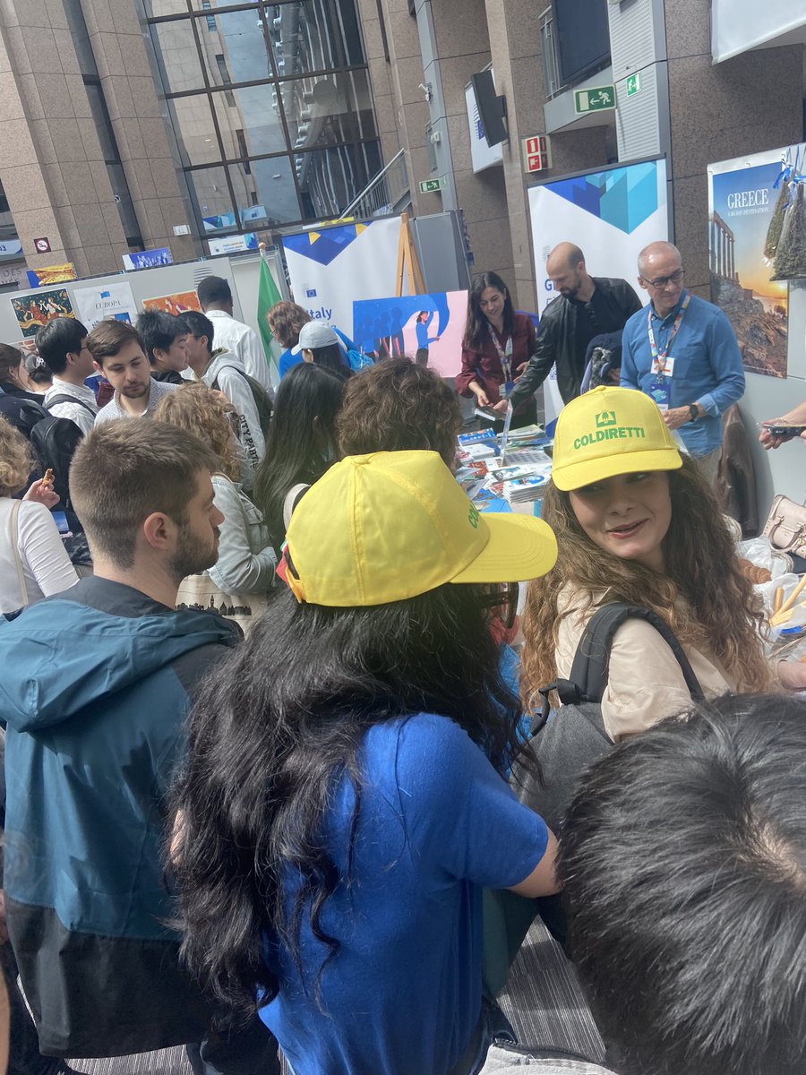 🇮🇹🇪🇺| Grandissima partecipazione alla giornata porte aperte delle Istituzioni #UE #EuropeDay2023 Un grande grazie ai sostenitori dello stand italiano e arrivederci al prossimo anno! @Expo2030Roma @ITABruxelles @IICBruxelles @ItalyinBelgium @coldiretti @Carni_Salumi @Ferrero_EU