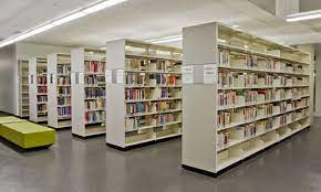 marinhos's tweet image. Fala-se aqui e ali das variantes do novo coronavírus. E a nova variante do Homo sapiens, o Homo stultus?
A stutus foi responsável pela pressão que implicou na retirada das prateleiras de bibliotecas de 2.571 livros só nos EUA em 2022.

#livros #bibliotecas  #banimento