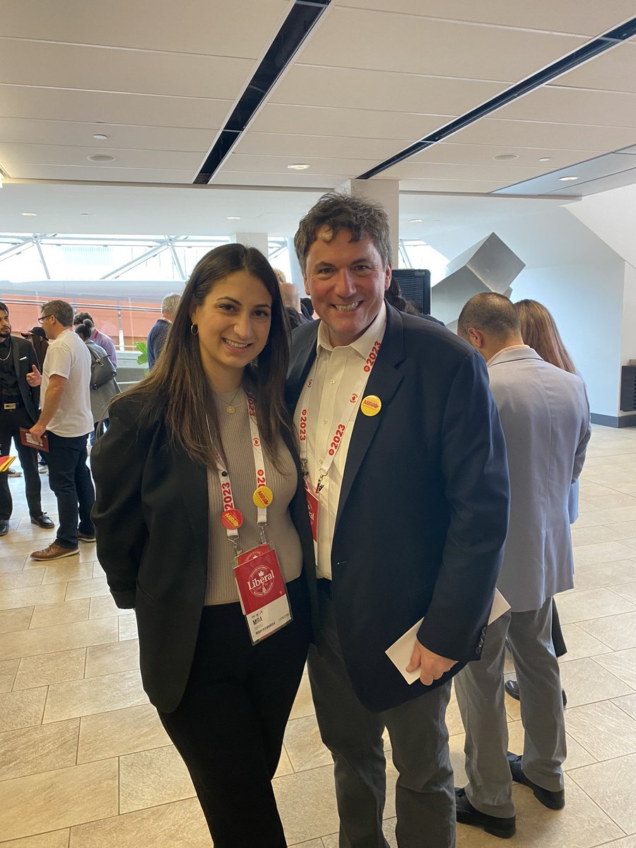 C’est un plaisir de revoir mon ami <a href="/DLeBlancNB/">Dominic LeBlanc</a> au #Lib2023! N’oubliez pas d’aller voter pour le conseil national d’administration – vous pouvez voter jusqu’à 15h30.