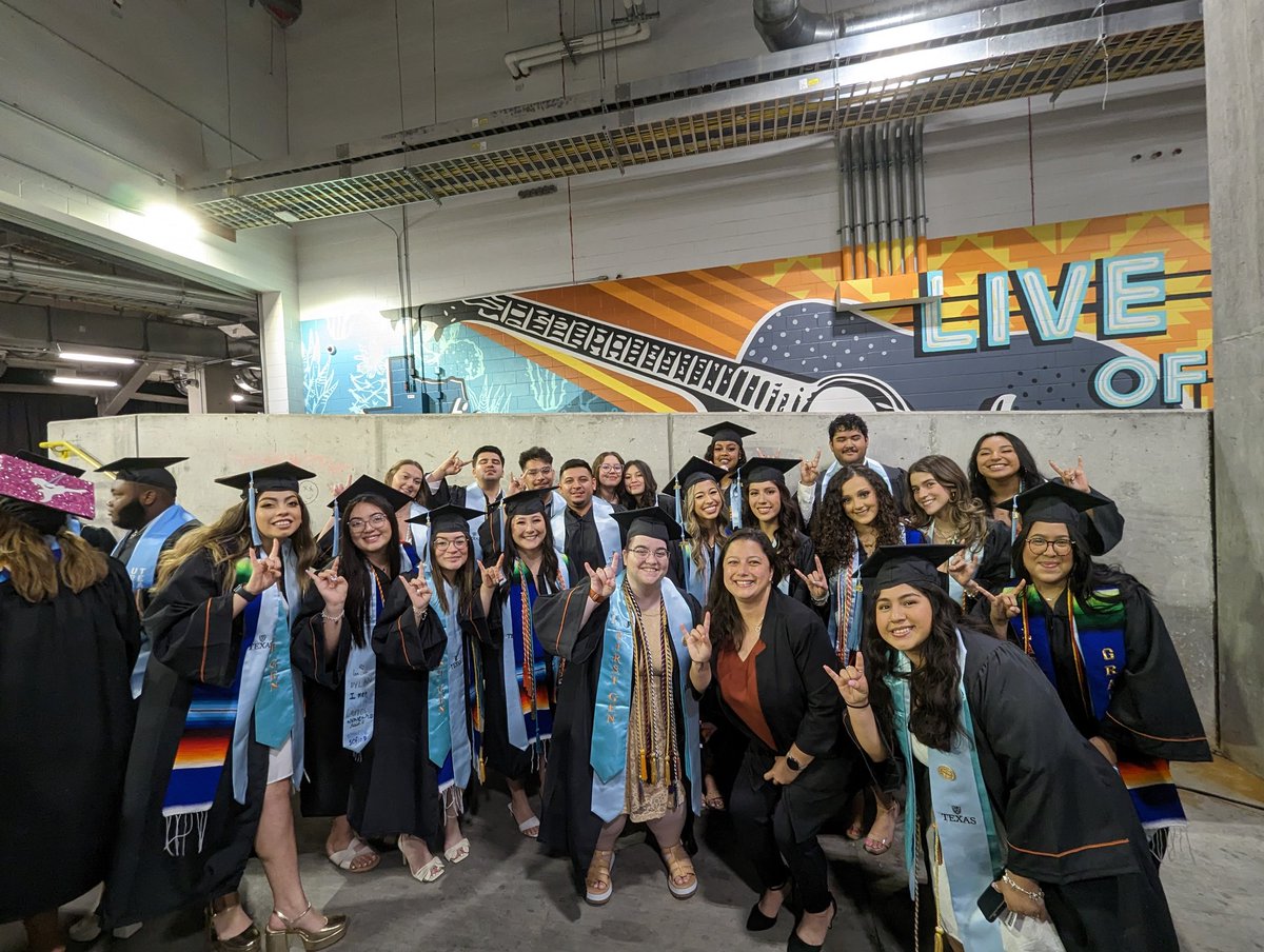 UTJesy's tweet photo. Felicidades c/o 23! 

As you continue through your journey to greatness, remember that you'll always have a home to visit in Austin. Nos vemos pronto! 🤘🏽 https://t.co/lsEhDmEGi9