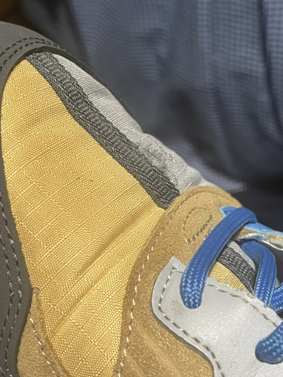 AndyMackguitar's tweet photo. Loved these @SauconyUK old schoolers but they’ve developed a hole in both in the same place after one wear 😢😢😢 https://t.co/82wmkjmWYL