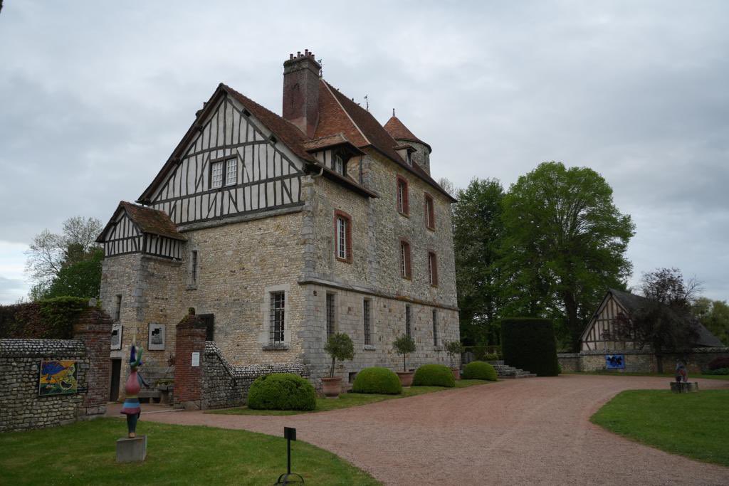 EureenNormandie's tweet photo. La 54e saison culturelle au #château de Vascoeuil est ouverte ! 🏰 Notre président @AlexRassaert inaugure l’#exposition dédiée au peintre Ladislas Kijno, visible jusqu’au 22 octobre avec une cinquantaine de toiles à découvrir. Le Département soutient à hauteur de 10K €. 🖼 https://t.co/uCQ0aS2Nmv