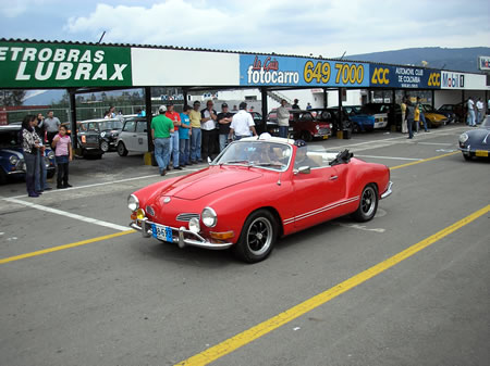 carrosyclasicos's tweet photo. Volkswagen Karmann Ghia más de 60 años.https://t.co/LakMFKropU https://t.co/eebN5Lt9Cm