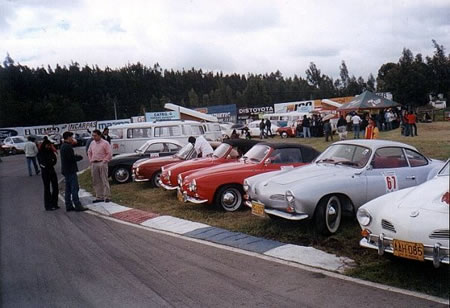 carrosyclasicos's tweet photo. Volkswagen Karmann Ghia más de 60 años.https://t.co/LakMFKropU https://t.co/eebN5Lt9Cm
