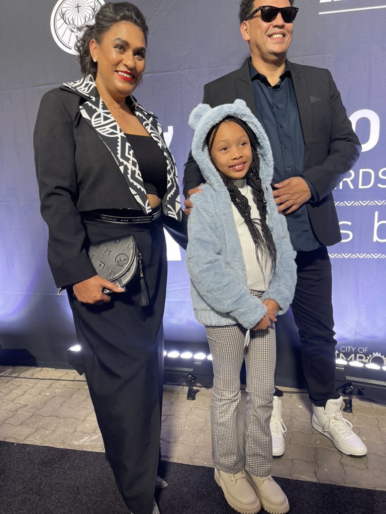 Zalebs's tweet photo. Kairo Forbes flanked by her grandmother Lynn Forbes and Tony Forbes. #MM23 #MetroFMAwards https://t.co/YjEPlPFWVa