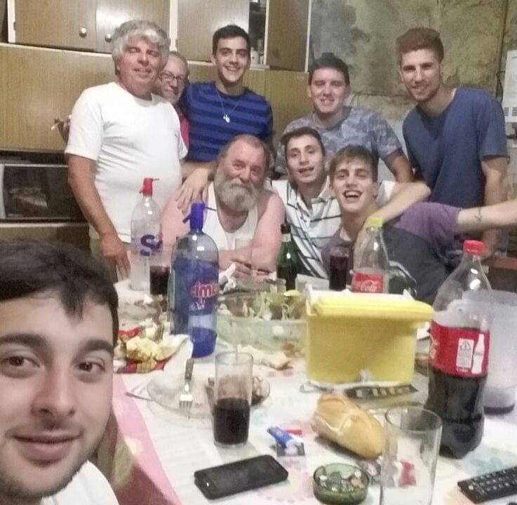 FacundoBover's tweet photo. Que asadito nos estaríamos comiendo hoy barbita eh!
Feliz cumpleaños richard, donde sea que estes te extrañamos un montón!!! https://t.co/0sIHB1bc84