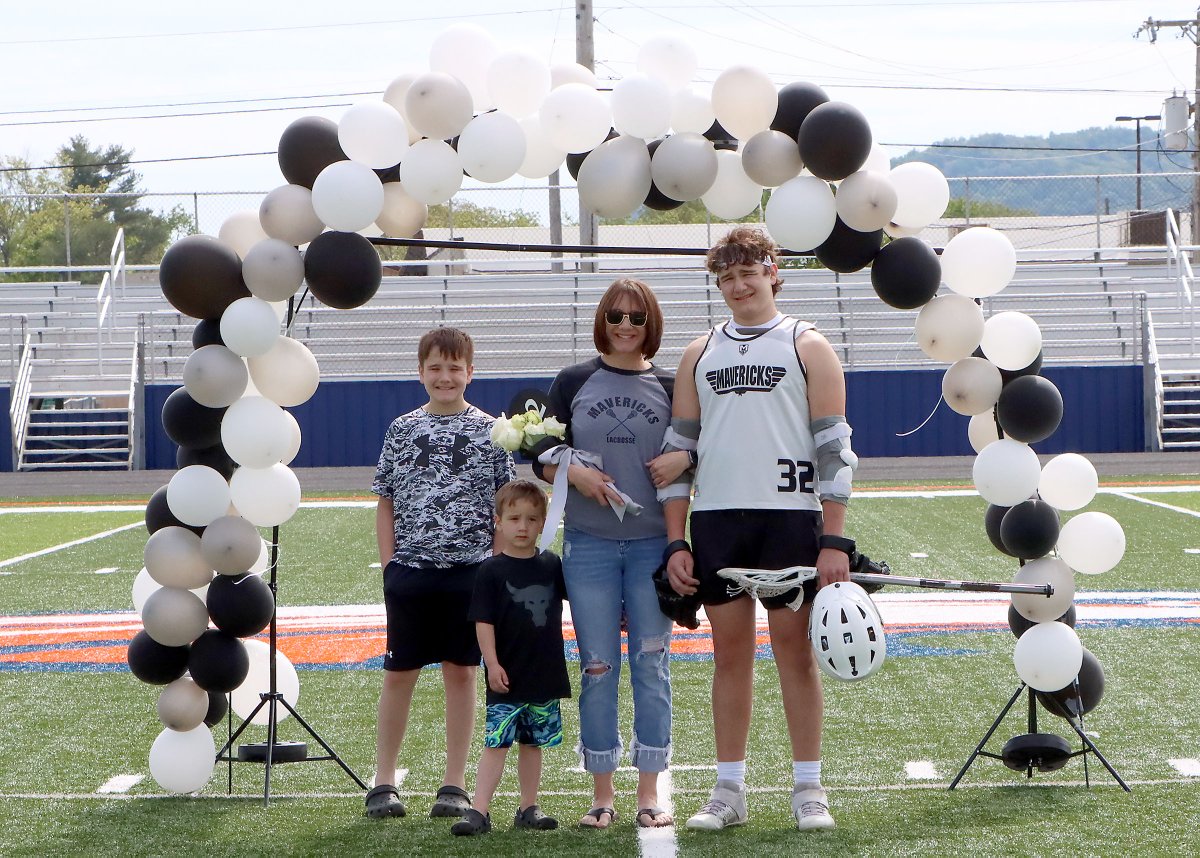 RichmondRsports's tweet photo. HIGH SCHOOL LACROSSE
The Madison Mavericks honored their seniors — Chris Curry, Keaton Lopez and Sam Belcher — on Saturday prior to a matchup with Cooper
@madcountylax https://t.co/crq9SfGUit