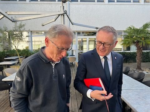 J'étais hier à Poitiers avec les militants <a href="/LRVienne/">Les Républicains 86</a> et <a href="/YvesBouloux/">Yves Bouloux</a> <a href="/SylvianeMauxion/">Sylviane Lardeau-Mauxion</a> <a href="/brunobelin/">Bruno BELIN</a> Christian Combes 

Merci beaucoup pour ces échanges sur notre système de santé. Rendons publics les performances des hôpitaux.