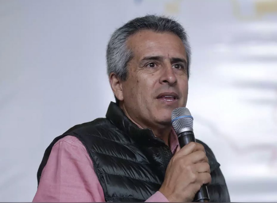 Nicolas34737388's tweet photo. El senador defensor de los precios bajos de la GASOLINA ⛽️ hoy se queda callado.
Por qué será? https://t.co/AeoyTHkD1d