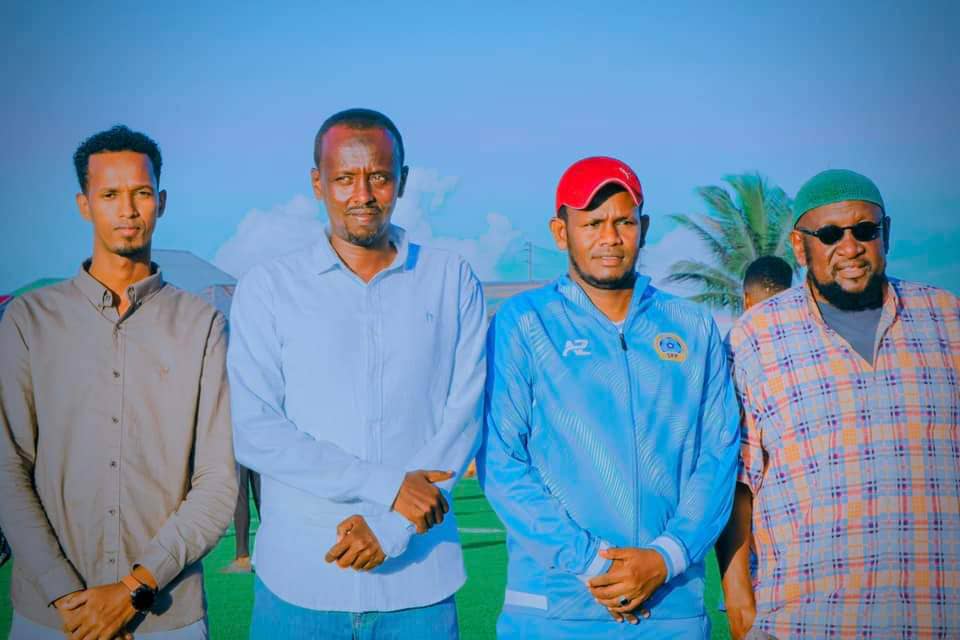MOYSJSS's tweet photo. 1/2 𝐊𝐢𝐬𝐦𝐚𝐚𝐲𝐨, 𝟔, 𝐌𝐚𝐲, 𝟐𝟎𝟐𝟑: Wasiirka Wasaaradda Dhalinyarada iyo Ciyaaraha Dowlada Jubbaland, Mudane @AweysAlQarni2 ayaa galabta garoonka kubadda cagta #Waamo boqasho iyo dhiiro-galin ah ugu tagay xulka kubada cagta #Jubaland. https://t.co/TEc6qBI21v